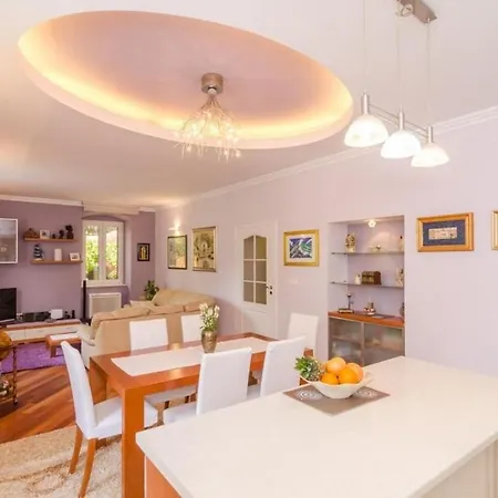 Djivo- Two Bedroom With Terrace And Garden View