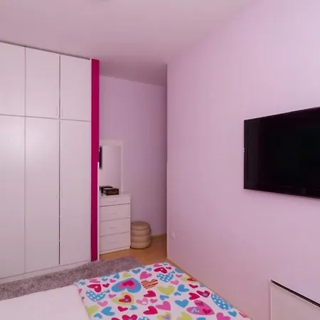 Djivo- Two Bedroom With Terrace And Garden View *
