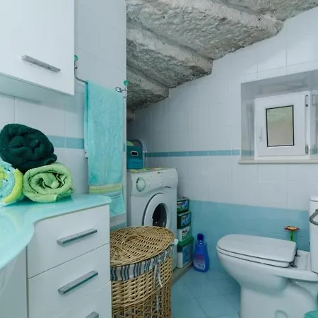 Djivo- Two Bedroom With Terrace And Garden View