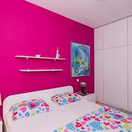 Djivo- Two Bedroom With Terrace And Garden View Apartamento