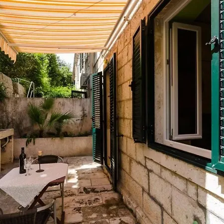 Djivo- Two Bedroom With Terrace And Garden View